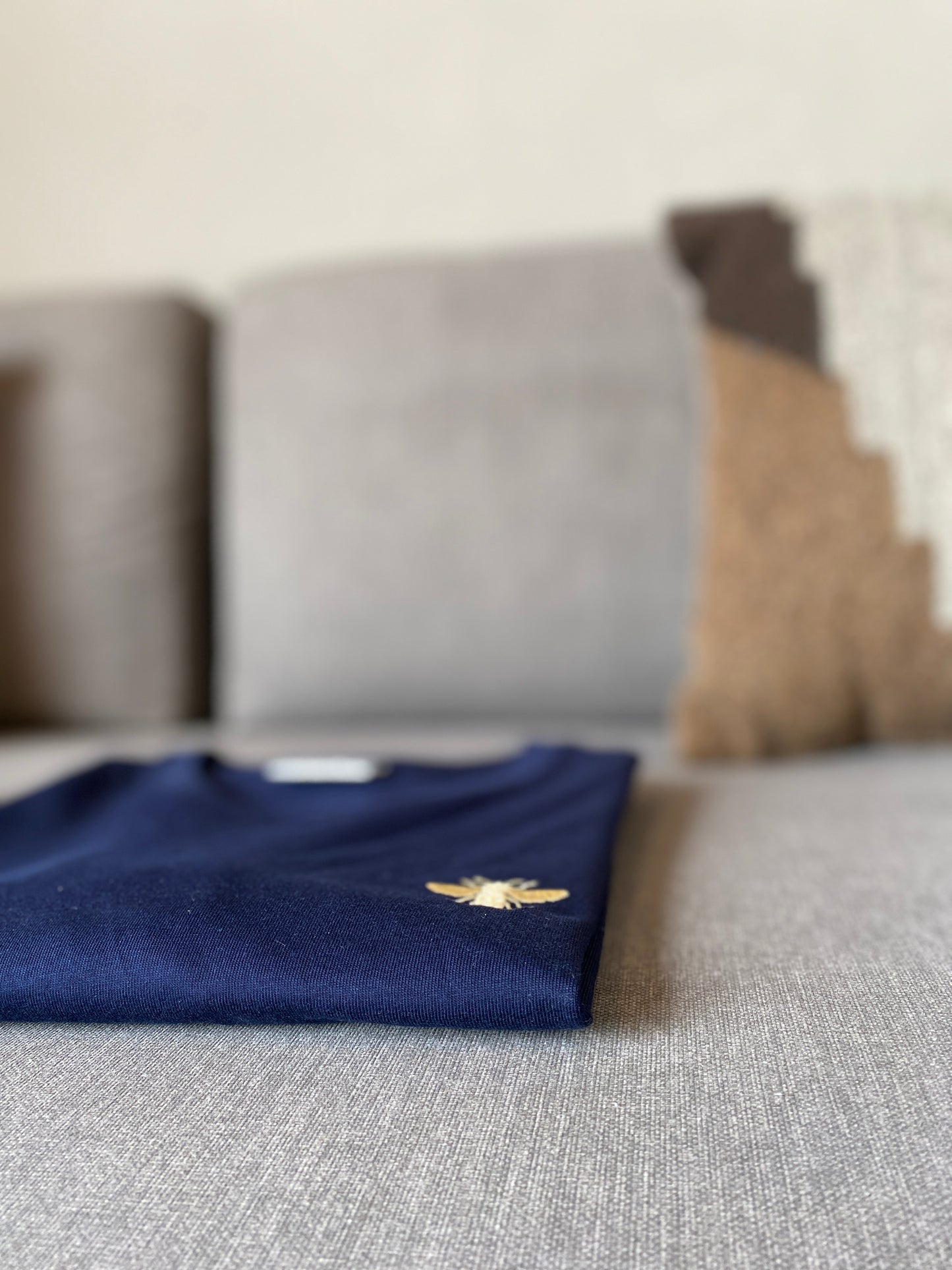 T-Shirt Bio Baumwolle Blau Stick Biene Gold