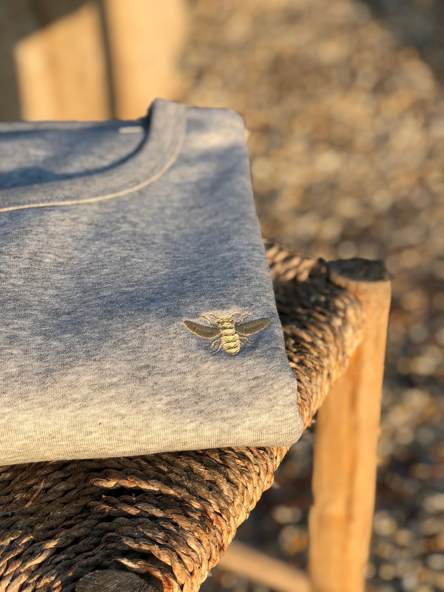 Sweatshirt Grau Bio Baumwolle Stick Biene Gold